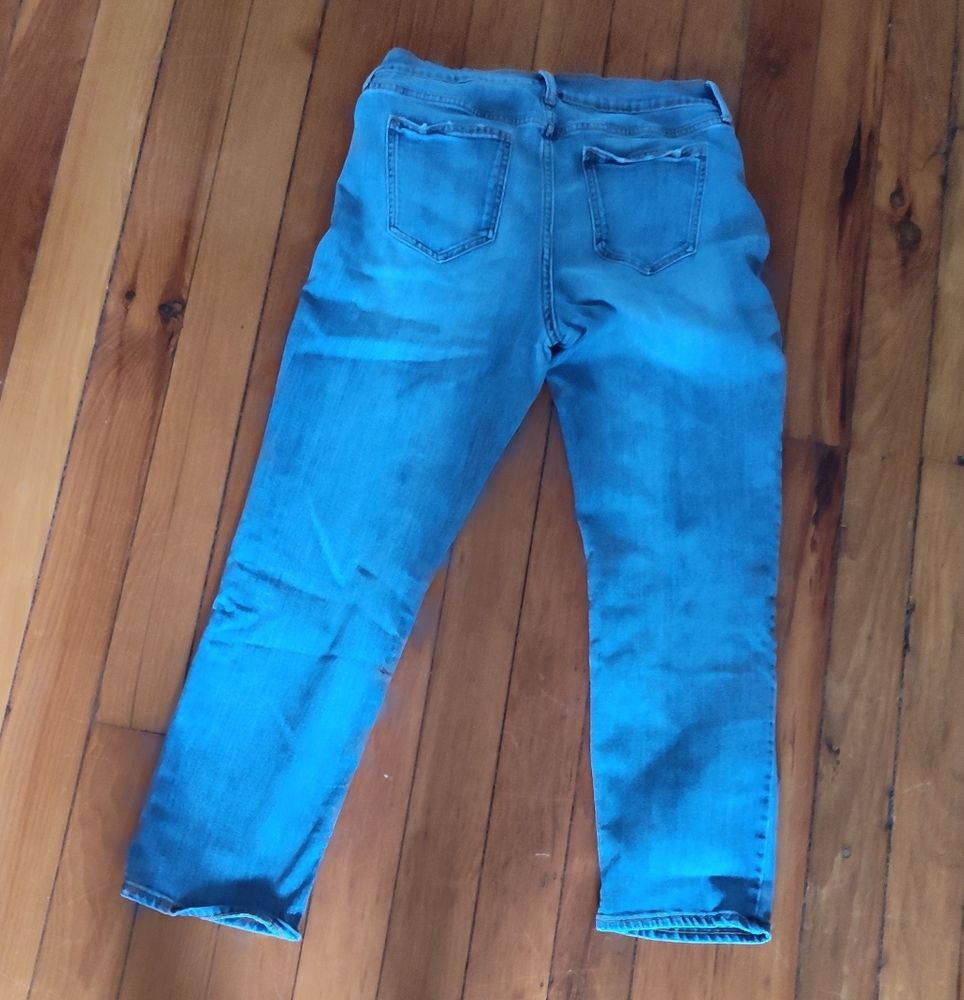 Old Navy Perfect Straight Jeans In Blue Bell Wash - Picture 2 of 5